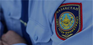 Полицейский спас девушку от грабителя в Шымкенте