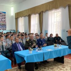 В Казахстане призывают молодежь к обучению в высших военных заведениях