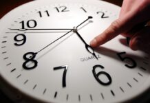 «Пришли на работу на час раньше»: забавные реакции шымкентцев на новый часовой пояс