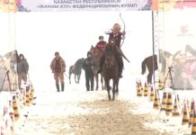 Соревнования по национальной стрельбе из лука на лошадях проходят в Шымкенте