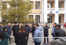 Охранники жалуются на маленькую зарплату