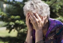 В Шымкенте пенсионерка оставила 46 млн тенге в пакете на лавочке