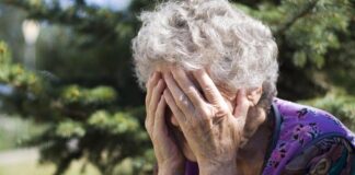 В Шымкенте пенсионерка оставила 46 млн тенге в пакете на лавочке