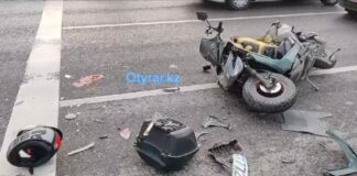 Скутер и автомобиль столкнулись в Шымкенте. Есть пострадавшие