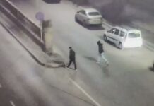 Моментальная карма. Мужчин, укравших Iphone задержали сразу же в Шымкенте (видео)