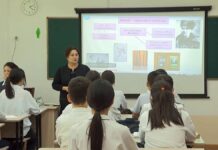 В Казахстане дефицит педагогов в государственных школах