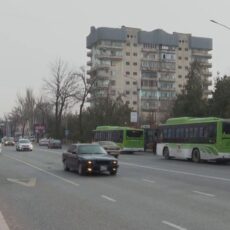 Говорят по телефону и не пристегиваются: нарушения водителей автобусов