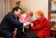 Со 100-летним юбилеем поздравил министр просвещения педагога из Шымкента