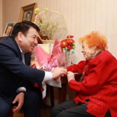 Со 100-летним юбилеем поздравил министр просвещения педагога из Шымкента