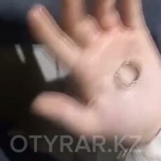 Снять кольцо с пальца девочки помогли спасатели в Шымкенте