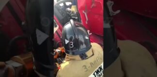 2 человек остались зажатыми между большегрузами в ходе ДТП