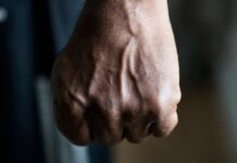 О групповом избиении заявил житель Шымкента Фото: freepik