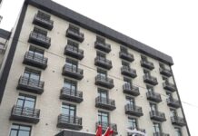 В Шымкенте бизнесмен построил многоэтажный отель вместо жилого дома