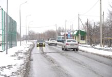 «Опоры линий электропередач могут рухнуть»: Жители бьют тревогу