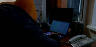 Кто следит за нашими компьютерами и телефонами?