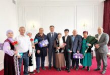 Золотую свадьбу провели юбилярам сотрудники РАГС Шымкента