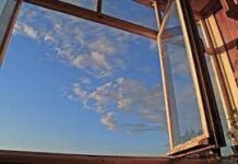 Девочка выбросилась с третьего этажа из-за ссоры с одноклассниками Фото с сайта gzt.ru