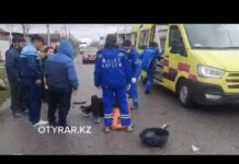 Скутер врезался в авто в Шымкенте. Есть пострадавшие