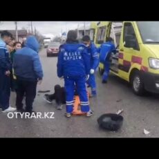 Скутер врезался в авто в Шымкенте. Есть пострадавшие
