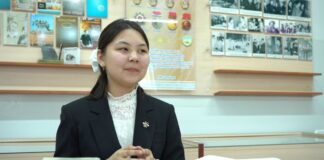 700 книг за 1,5 года прочитала школьница из Туркестана