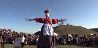 Шымкентцы отметили масленицу: на природе, с частушками и сжиганием чучела