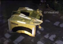 31-летний скутерист погиб, врезавшись в ограждение в Шымкенте