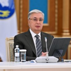 Все меньше людей отказываются от гражданства Казахстана