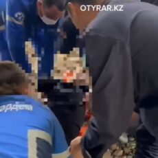 11-летняя девочка упала с 3 этажа заброшенного здания завода в Шымкенте