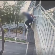 Мужчину от суицида спасли в Шымкенте