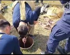 Провалилась сама или кто-то столкнул: жуткая смерть в дренажном колодце