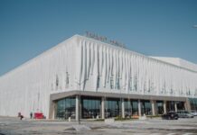 Для кого строили? Почему дорогостоящий проект все никак не могут открыть