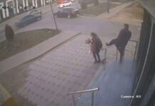 Удар ногой в спину и кулаком в лицо: жестокое нападение в Шымкенте попало на видео