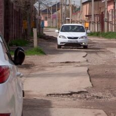 Раскопали и бросили: почему на улицах Шымкента после работ остаются ямы