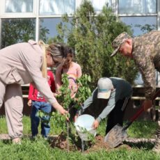 Военнослужащие в Шымкенте поддержали акцию «Пятнадцать добрых дел»