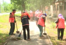 На масштабный субботник в Шымкенте вышли коммунальщики