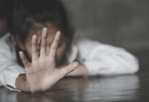 Поили мочой и кормили феклиями: подробности истязания приемных детей в Шымкенте