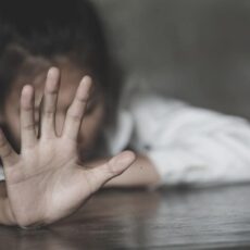 Поили мочой и кормили феклиями: подробности истязания приемных детей в Шымкенте