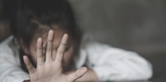 Поили мочой и кормили феклиями: подробности истязания приемных детей в Шымкенте