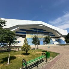 Проданный за «копейки» Ледовый дворец вернули в госсобственность