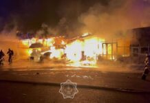 Рынок «Акбар» горел ночью в Шымкенте