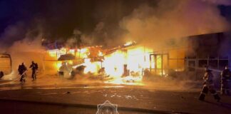 Рынок «Акбар» горел ночью в Шымкенте