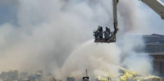 Сера горит в индустриальной зоне «Ордабасы» в Шымкенте