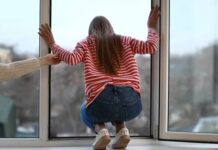 Девушку, пытавшуюся спрыгнуть с моста в Шымкенте, спасли бойцы Нацгвардии