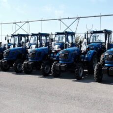 В Туркестанской области фермерам вручили ключи от 48 тракторов и комбайнов
