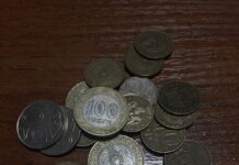 Низкие зарплаты и долги: казахстанцы оказались в удручающем положении?