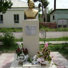 «Это нужно не мертвым, это нужно живым!» Памятник Ережепбаю Молдабаеву