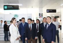 Министр цифрового развития посетил ЦОН и спецЦОН в Шымкенте