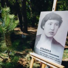 В Шымкенте высадили именные деревья в честь известных краеведов