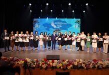 Педагогам Шымкента вручены почётные награды и денежные премии