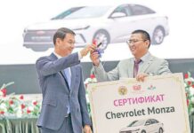 Автомобиль подарили преподавателю, ученик которого приглашен в 42 университета мира